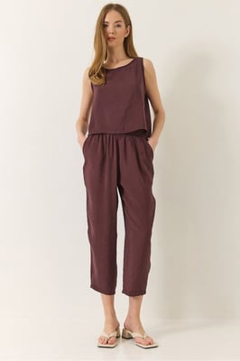 Ärmelloses Crew-Neck-Blusenset mit Karotten-Hosen