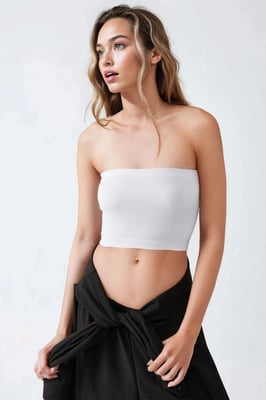 Schmal geschnittenes trägerloses Ripp-Crop-Top