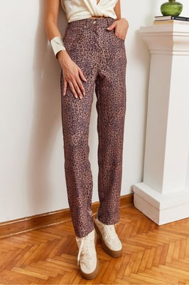 Regulärer Schnitt Leopardmuster Denim Jeans