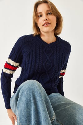 Musterierter V-Ausschnitt Enganliegender Strickpullover