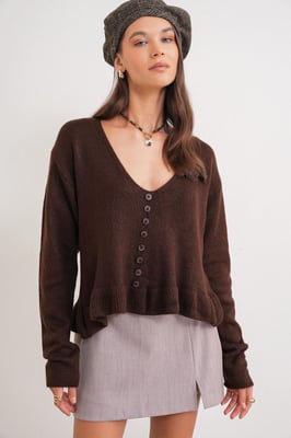 Leichtes V-Ausschnitt-Stricktop mit Knopfdetail