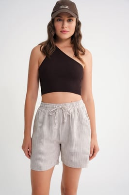 Hochgeschnittene gestreifte weite Shorts