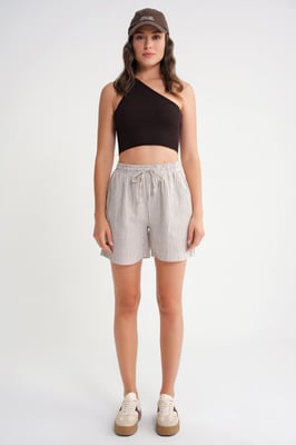 Hochgeschnittene gestreifte weite Shorts