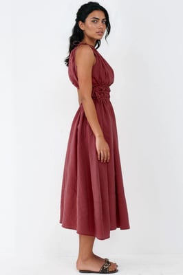 Raffinierter Träger-Midi-Kleid