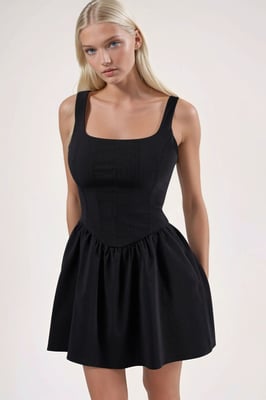 Mini-Kleid mit quadratischem Kragen in A-Form