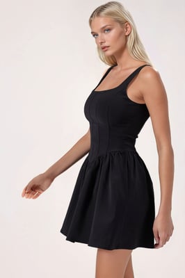 Mini-Kleid mit quadratischem Kragen in A-Form
