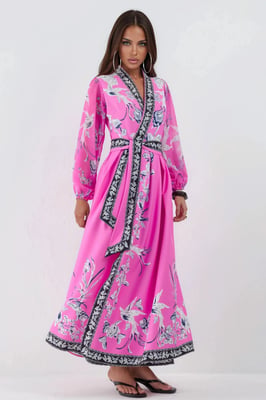 Blumenkleid mit V-Ausschnitt und Gürtel im Maxiformat