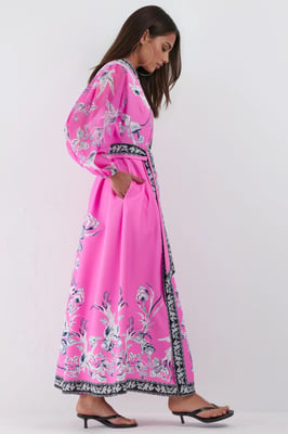 Blumenkleid mit V-Ausschnitt und Gürtel im Maxiformat