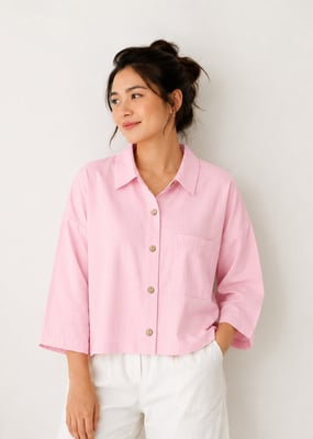 Rosa, kurzes Baumwollhemd mit Knöpfen