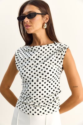 Eingeschnittene Bluse mit Cowl-Neck und Punkten