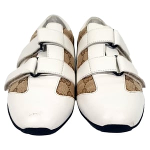 Gucci GG Sneaker mit doppeltem Klettverschluss aus beigefarbenem beschichtetem Canvas