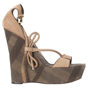 Burberry Keilsandalen mit Schleife und T-Riemen aus braunem Leder