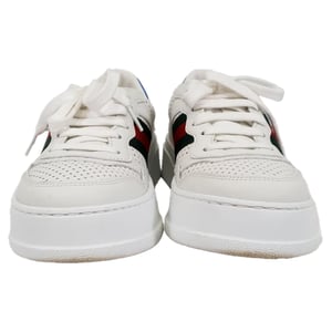 Gucci Chunky B Sneakers aus weißem Leder