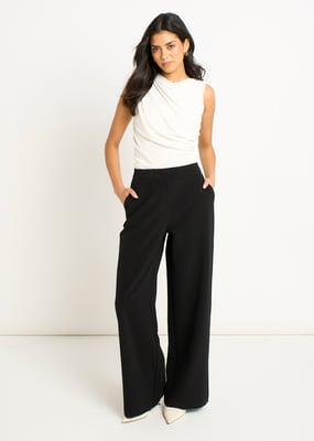 Schwarze taillierte Hose mit weitem Bein