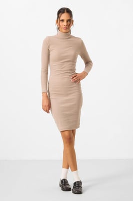 Rippstrick-Turtleneck Midi-Kleid