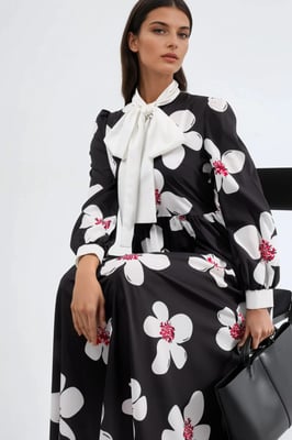 Mustered A-Linien-Maxikleid mit Schalkragen