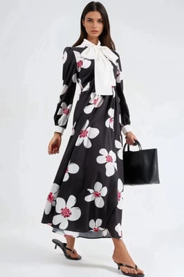 Mustered A-Linien-Maxikleid mit Schalkragen