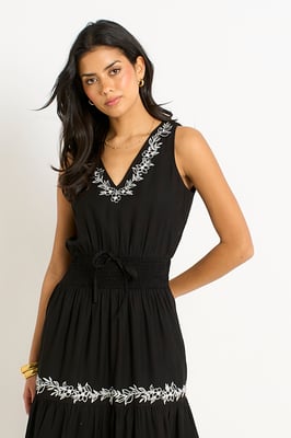 Schwarzes Maxikleid mit Blumenstickerei und Stufenrock