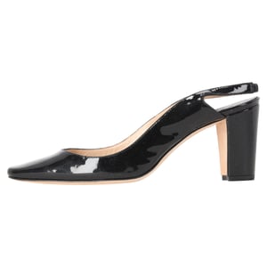 Manolo Blahnik Pumps mit mandelförmiger Zehenpartie und Slingback aus schwarzem Lackleder