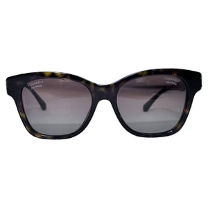 Chanel Schildkrötenschild Rechteckige Sonnenbrille aus braunem Acetat