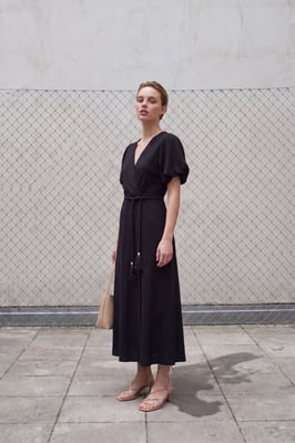 Gepolstertes V-Ausschnitt Maxi-Wickelkleid