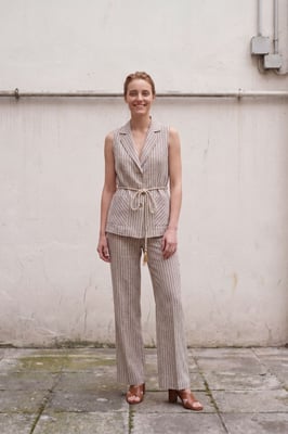 Gestreiftes ärmelloses Weste und weit geschnittene Hose Set