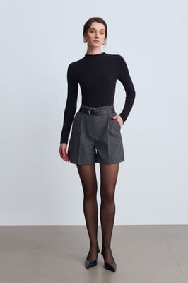 Hochtaillierte, bundelastische, weitgeschnittene Tailor-Shorts