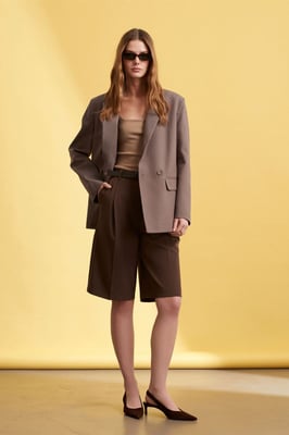 Hoch taillierte weite Shorts