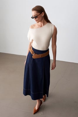 Hochgeschnittener A-Linien-Jeans-Maxi-Rock mit Gürtel