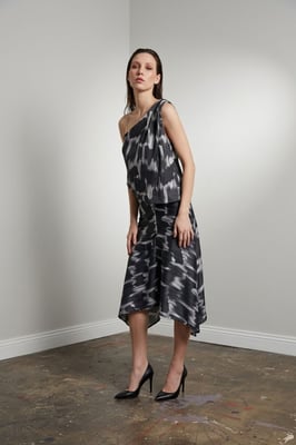 Asymmetrisches Satinblusen- und Midikleid-Set