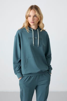 Übergroßer Kapuzenpullover- und Hosenanzug