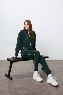 Oversized Sweatshirt und Hose mit Reißverschlusskragen Set