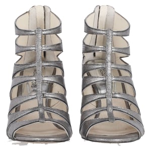 Michael Kors Mavis Peeptoe-Pumps mit Schlangenmuster in silbernem Leder