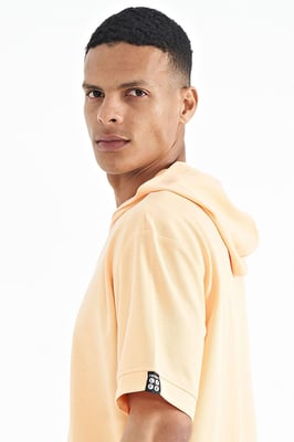 Übergröße Kapuzen-T-Shirt mit Accessoire-Details