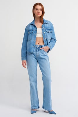 Tief geschnittene Flared Jeans