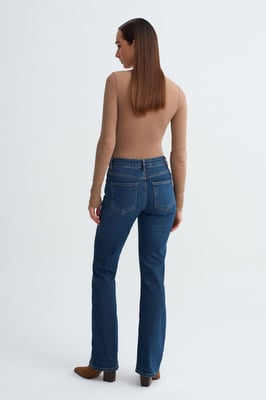 Niedrig geschnittene Gerade Jeans