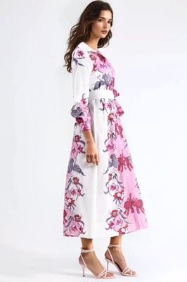 Blumenkleid mit Gürtel in Midi-Länge