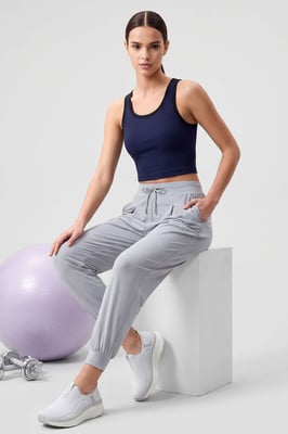 Hüftlange dünne Jersey-Jogginghosen mit Tasche