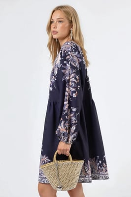 Kleid mit Gürtel und V-Ausschnitt im Paisleymuster