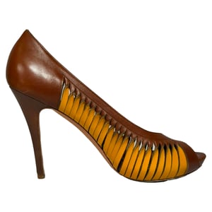 Alexander McQueen Farbblock-Pumps aus braunem Leder