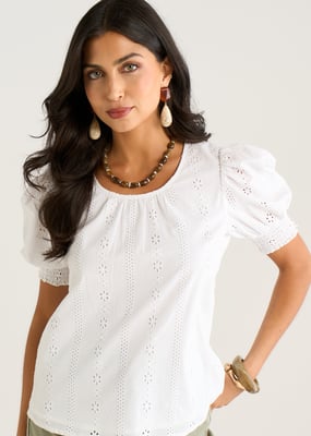 Cremefarbenes Oberteil mit Puffärmeln im Broderie-Anglaise-Stil