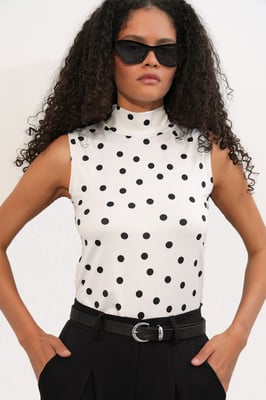 Enganliegender halber Rollkragen-Bodysuit