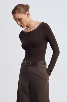 Schmal geschnittenes Bodysuit mit Bootsausschnitt