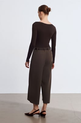 Schmal geschnittenes Bodysuit mit Bootsausschnitt