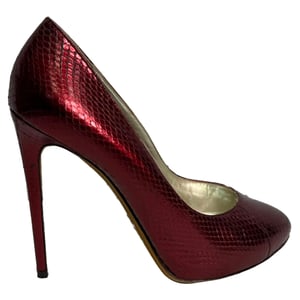 Dolce & Gabbana Pumps aus rotem Leder mit Prägung