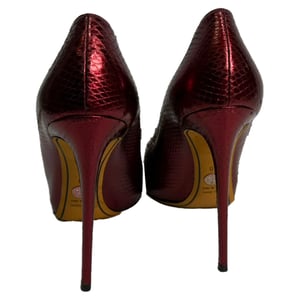 Dolce & Gabbana Pumps aus rotem Leder mit Prägung