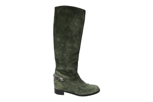 Christian Louboutin Stiefel mit Kette aus grüner Wildleder