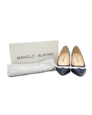 Manolo Blahnik Ancor Zweifarbige Spectator-Pumps aus Navyblauem Leder