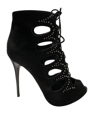 Alexander McQueen Cut-Out Nieten Schnürstiefel aus schwarzem Wildleder