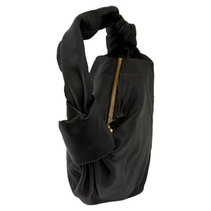 Bottega Veneta Mini Double Knot Hobo-Tasche aus schwarzem Kalbsleder